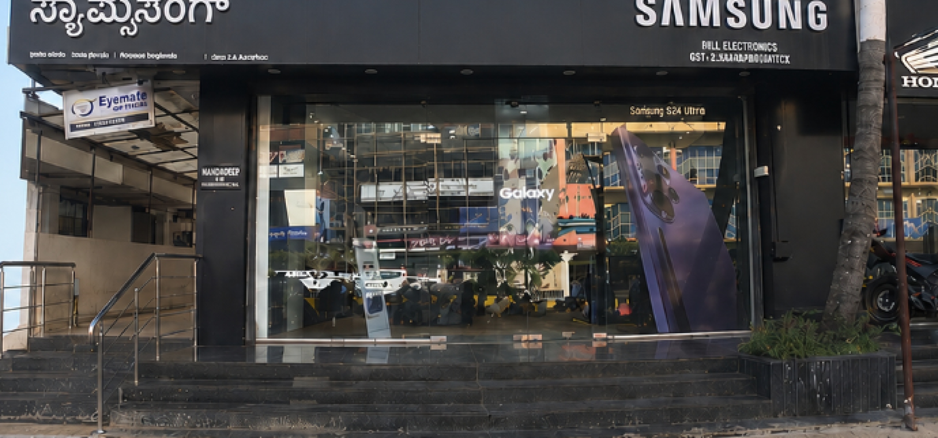 Samsung Experience Storefront Entrance
